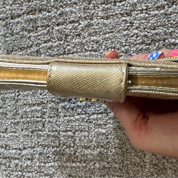 Betsey Johnson "Celly" Wallet Embossed logo gold - Picture 3 of 8